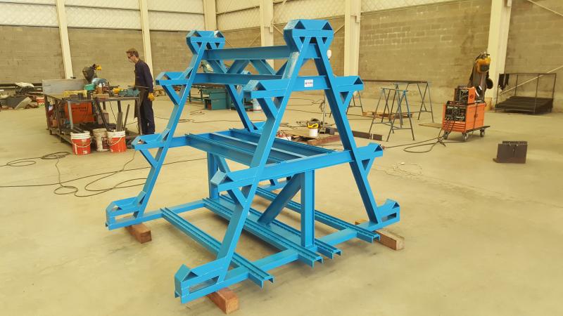 Rack tipo pirámide para matrices