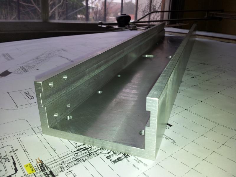 Cepillado perfil de aluminio anodizado