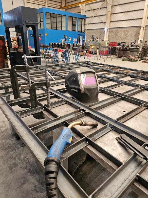 Armado de estructuras en mesas calibradas